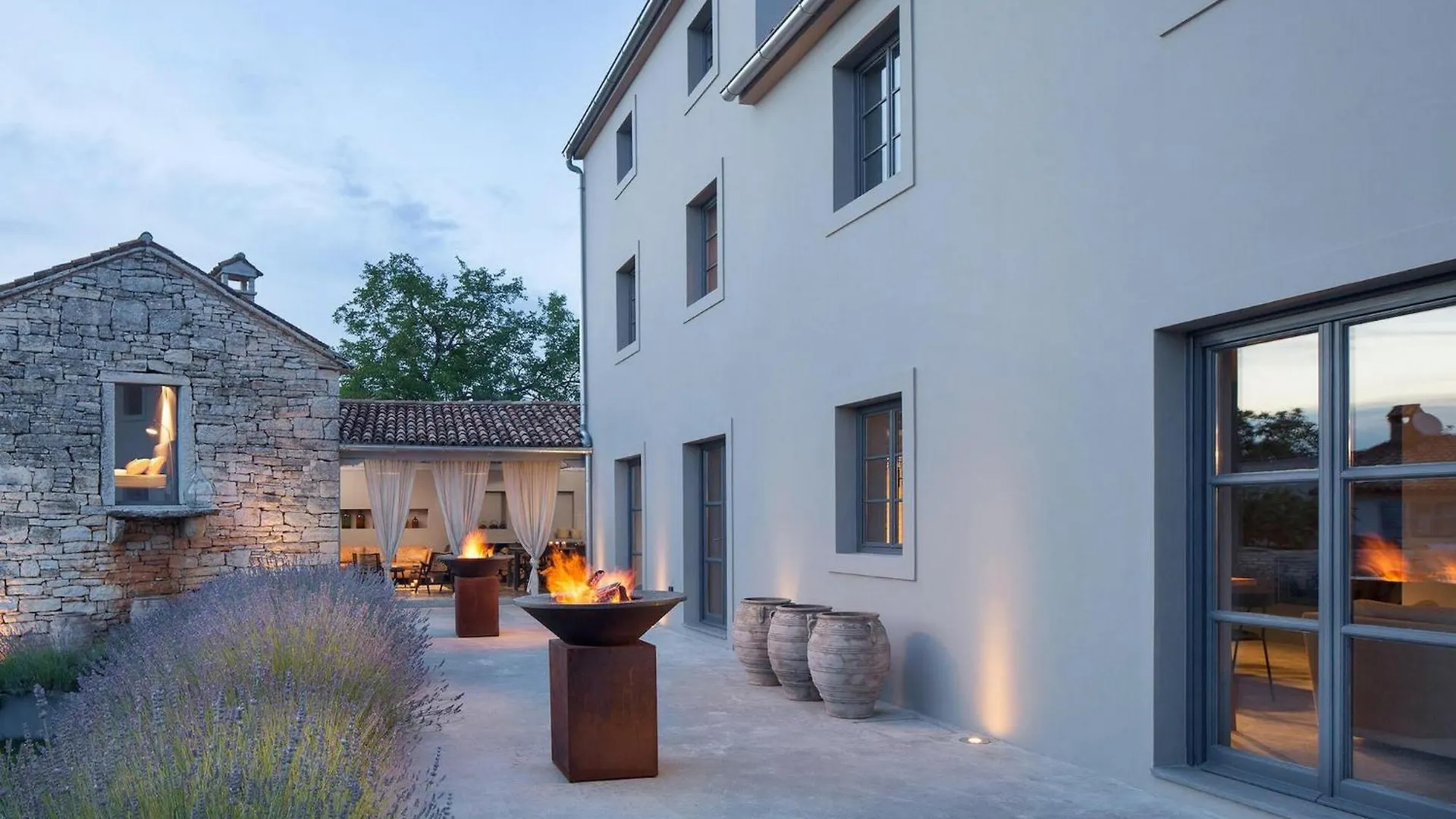 Cozy Home In Tinjan With Outdoor Swimming Pool