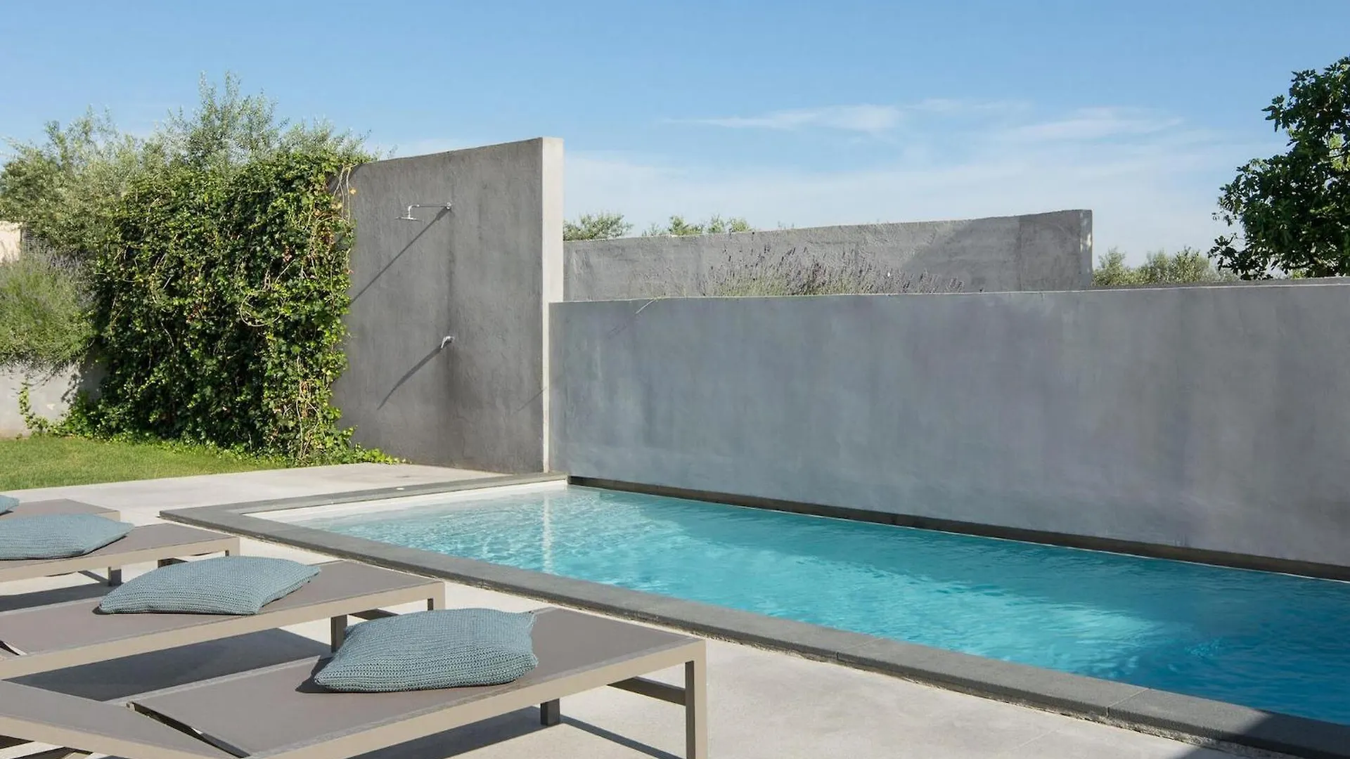 Cozy Home In Tinjan With Outdoor Swimming Pool 0*,