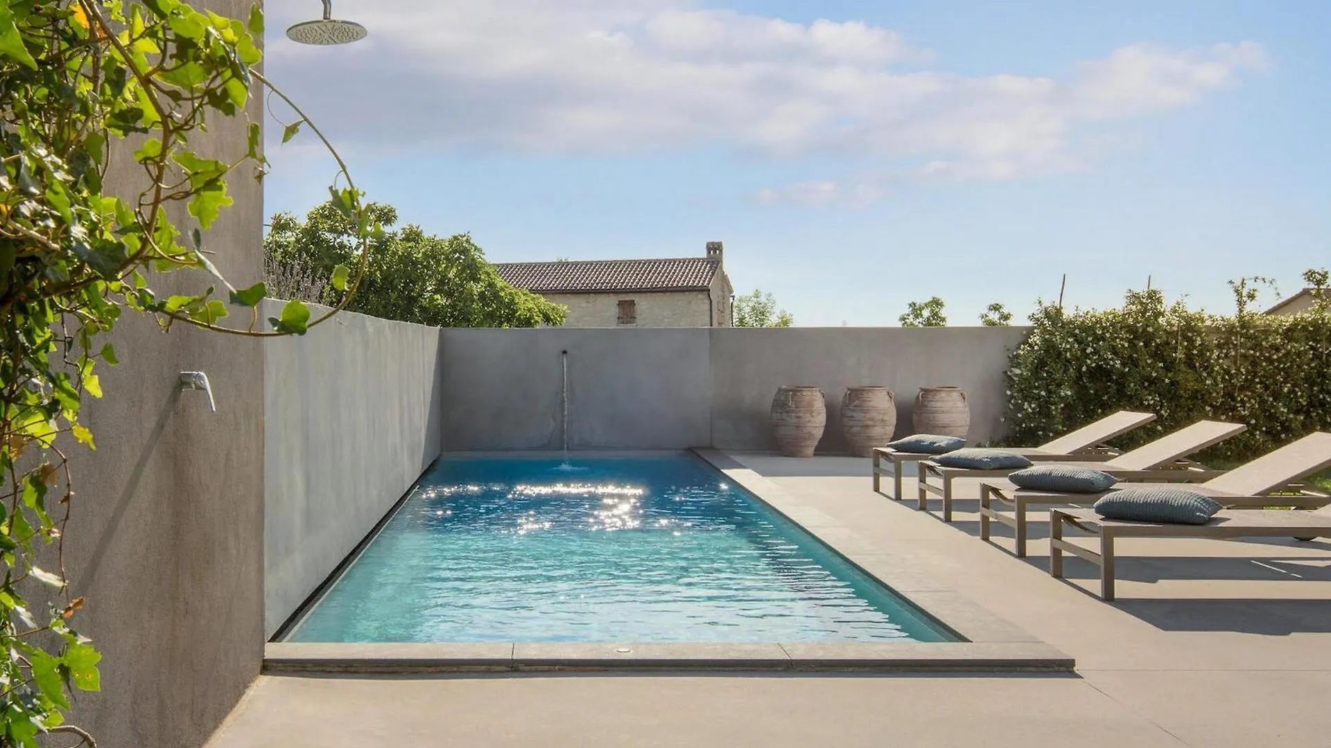 Holiday home Cozy Home In Tinjan With Outdoor Swimming Pool
