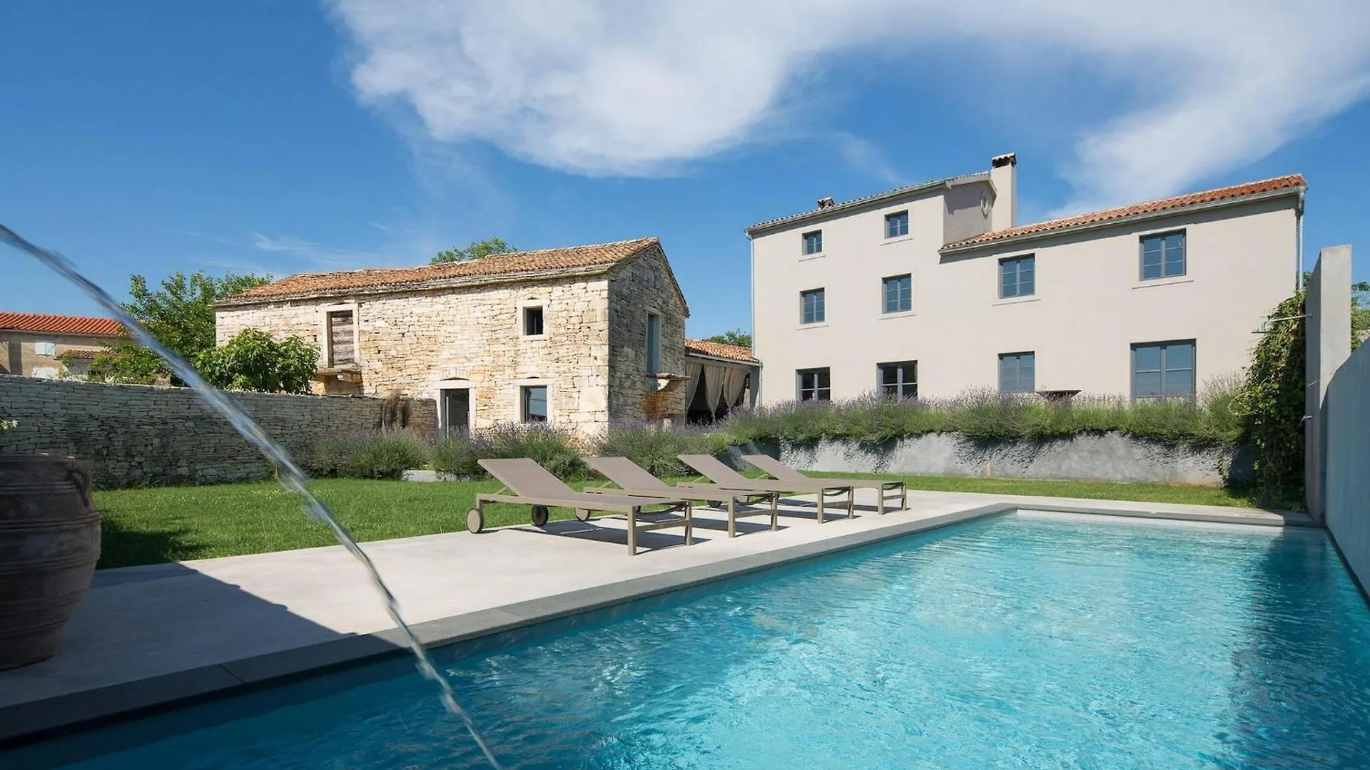 Cozy Home In Tinjan With Outdoor Swimming Pool