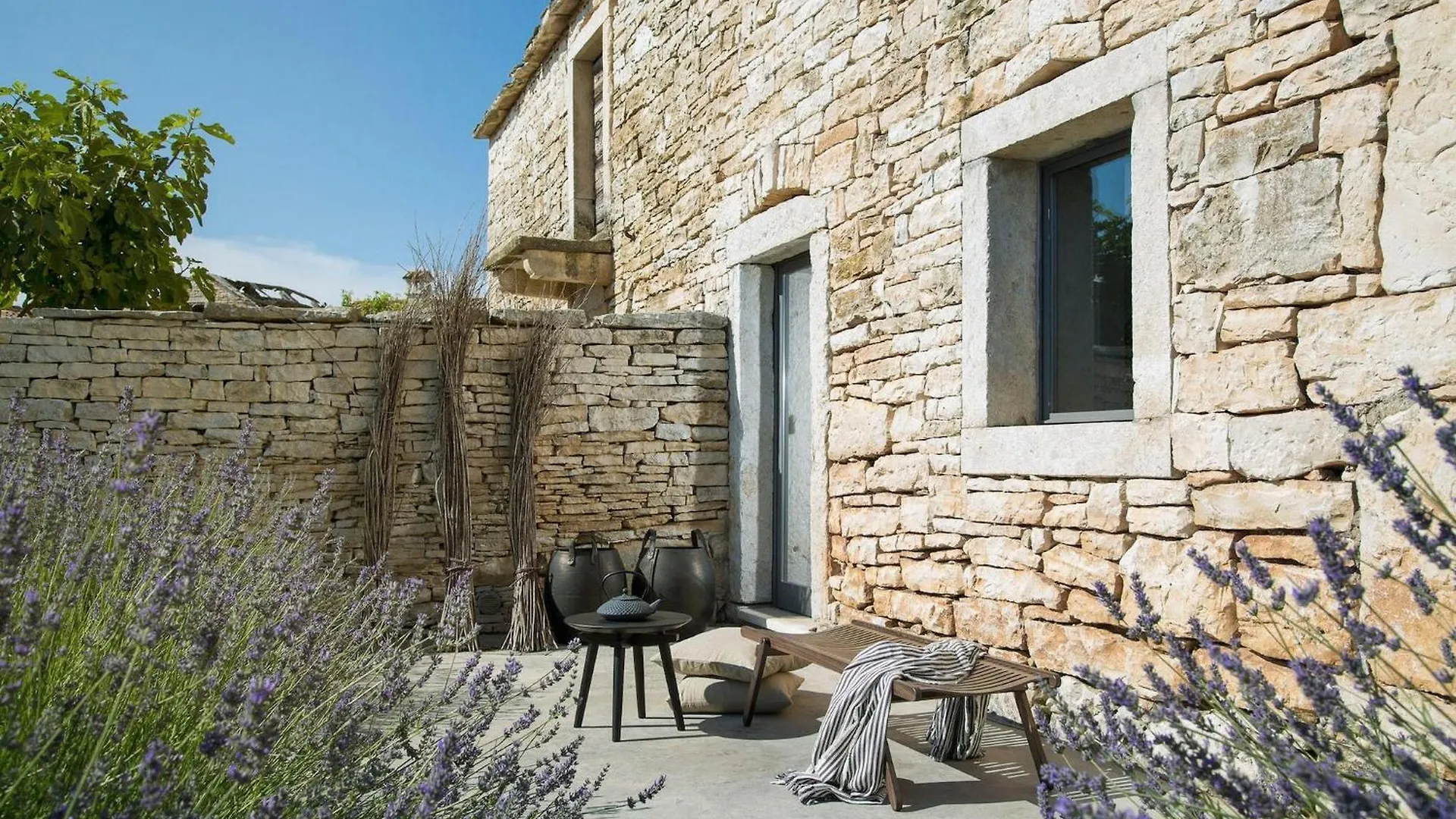 Cozy Home In Tinjan With Outdoor Swimming Pool Holiday home